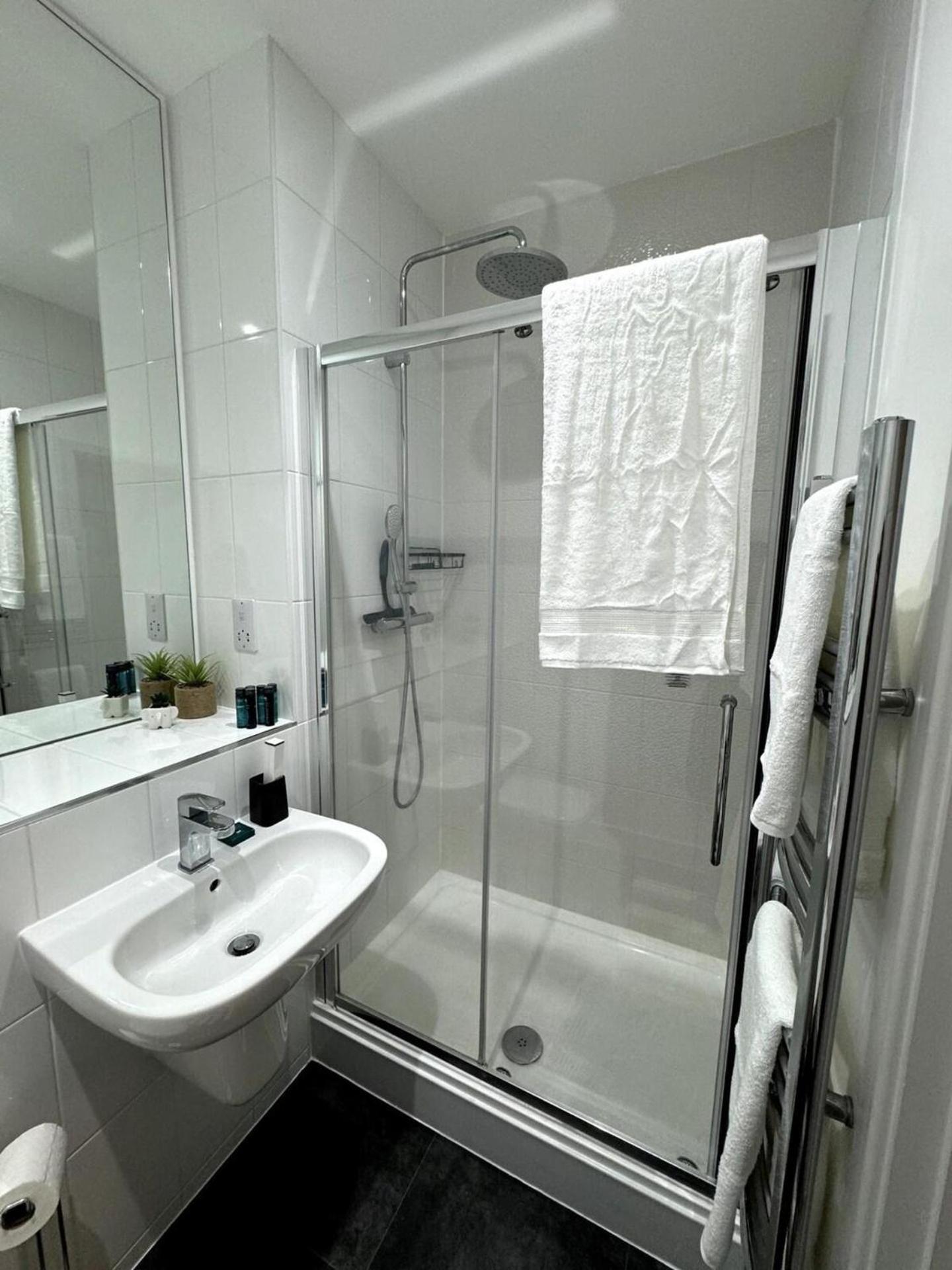 Cozy Bracknell Apartment With Modern Amenities Exteriér fotografie